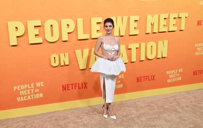 Netflix™s ˜People We Meet On Vacation™ Premiere Emily Bader arriving to Netflix™™s People We Meet On Vacation™? premiere held at The Egyptian Theatre Hollywood on January 6, 2026 in Hollywood, Ca. Hollywood The Egyptian Theatre Hollywood California USA Copyright: xLisaxOConnor xAFF-USA.COMx