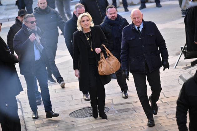 Marine Le Pen At Brigitte Bardot Funeral - Saint-Tropez President of French far right party Rassemblement National Marine Le Pen arriving at Notre-Dame de l Assomption church, for the funeral ceremony for late French actress Brigitte Bardot, in Saint-Tropez, southeastern France, on January 7, 2026. French film sensation Brigitte Bardot, a symbol of sexual liberation in the 1950s and 1960s who reinvented herself as an animal rights defender and embraced far-right views, died on Decmber 28, 2025 aged 91. Photo by Julien Reynaud APS-Medias ABACAPRESS.COM Saint-Tropez France  Copyright: xReynaudxJulien APS-Medias ABACAx