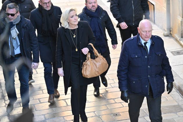 Marine Le Pen At Brigitte Bardot Funeral - Saint-Tropez President of French far right party Rassemblement National Marine Le Pen arriving at Notre-Dame de l Assomption church, for the funeral ceremony for late French actress Brigitte Bardot, in Saint-Tropez, southeastern France, on January 7, 2026. French film sensation Brigitte Bardot, a symbol of sexual liberation in the 1950s and 1960s who reinvented herself as an animal rights defender and embraced far-right views, died on Decmber 28, 2025 aged 91. Photo by Julien Reynaud APS-Medias ABACAPRESS.COM Saint-Tropez France  Copyright: xReynaudxJulien APS-Medias ABACAx