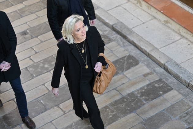 Marine Le Pen At Brigitte Bardot Funeral - Saint-Tropez President of French far right party Rassemblement National Marine Le Pen arriving at Notre-Dame de l Assomption church, for the funeral ceremony for late French actress Brigitte Bardot, in Saint-Tropez, southeastern France, on January 7, 2026. French film sensation Brigitte Bardot, a symbol of sexual liberation in the 1950s and 1960s who reinvented herself as an animal rights defender and embraced far-right views, died on Decmber 28, 2025 aged 91. Photo by Julien Reynaud APS-Medias ABACAPRESS.COM Saint-Tropez France  Copyright: xReynaudxJulien APS-Medias ABACAx