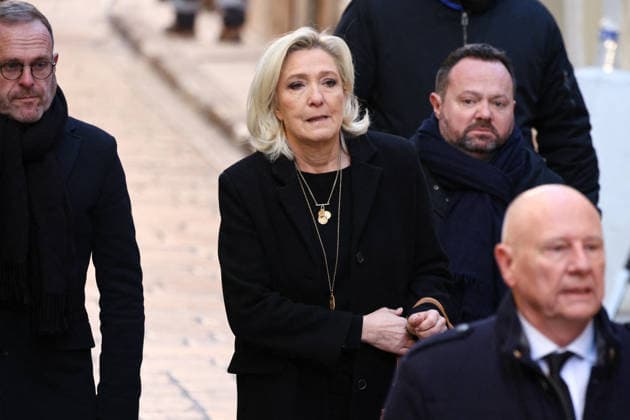 Marine Le Pen At Brigitte Bardot Funeral - Saint-Tropez President of French far right party Rassemblement National Marine Le Pen arriving at Notre-Dame de l Assomption church, for the funeral ceremony for late French actress Brigitte Bardot, in Saint-Tropez, southeastern France, on January 7, 2026. French film sensation Brigitte Bardot, a symbol of sexual liberation in the 1950s and 1960s who reinvented herself as an animal rights defender and embraced far-right views, died on Decmber 28, 2025 aged 91. Photo by Raphael Lafargue ABACAPRESS.COM Saint-Tropez France  Copyright: xLafarguexRaphael ABACAx