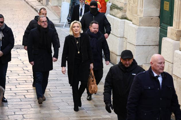 Marine Le Pen At Brigitte Bardot Funeral - Saint-Tropez President of French far right party Rassemblement National Marine Le Pen arriving at Notre-Dame de l Assomption church, for the funeral ceremony for late French actress Brigitte Bardot, in Saint-Tropez, southeastern France, on January 7, 2026. French film sensation Brigitte Bardot, a symbol of sexual liberation in the 1950s and 1960s who reinvented herself as an animal rights defender and embraced far-right views, died on Decmber 28, 2025 aged 91. Photo by Raphael Lafargue ABACAPRESS.COM Saint-Tropez France  Copyright: xLafarguexRaphael ABACAx