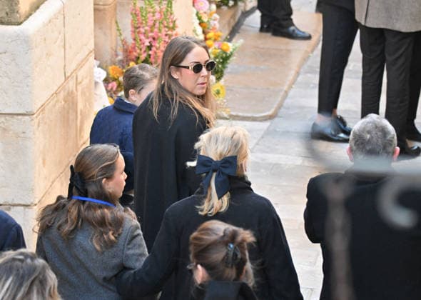 Brigitte Bardot Funeral - Saint-Tropez Relatives and family members arriving at Notre-Dame de l Assomption church, for the funeral ceremony for late French actress Brigitte Bardot, in Saint-Tropez, southeastern France, on January 7, 2026. French film sensation Brigitte Bardot, a symbol of sexual liberation in the 1950s and 1960s who reinvented herself as an animal rights defender and embraced far-right views, died on Decmber 28, 2025 aged 91. Photo by Julien Reynaud APS-Medias ABACAPRESS.COM Saint-Tropez France  Copyright: xReynaudxJulien APS-Medias ABACAx