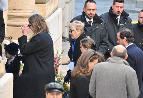 Brigitte Bardot Funeral - Saint-Tropez Relatives and family members arriving at Notre-Dame de l Assomption church, for the funeral ceremony for late French actress Brigitte Bardot, in Saint-Tropez, southeastern France, on January 7, 2026. French film sensation Brigitte Bardot, a symbol of sexual liberation in the 1950s and 1960s who reinvented herself as an animal rights defender and embraced far-right views, died on Decmber 28, 2025 aged 91. Photo by Julien Reynaud APS-Medias ABACAPRESS.COM Saint-Tropez France  Copyright: xReynaudxJulien APS-Medias ABACAx