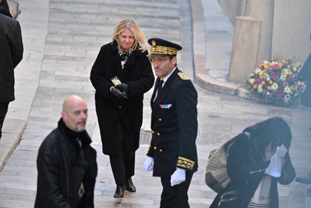 Brigitte Bardot Funeral - Saint-Tropez Guest arriving at Notre-Dame de l Assomption church, for the funeral ceremony for late French actress Brigitte Bardot, in Saint-Tropez, southeastern France, on January 7, 2026. French film sensation Brigitte Bardot, a symbol of sexual liberation in the 1950s and 1960s who reinvented herself as an animal rights defender and embraced far-right views, died on Decmber 28, 2025 aged 91. Photo by Julien Reynaud APS-Medias ABACAPRESS.COM Saint-Tropez France  Copyright: xReynaudxJulien APS-Medias ABACAx