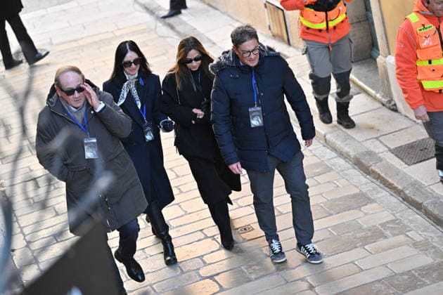 Brigitte Bardot Funeral - Saint-Tropez Guest arriving at Notre-Dame de l Assomption church, for the funeral ceremony for late French actress Brigitte Bardot, in Saint-Tropez, southeastern France, on January 7, 2026. French film sensation Brigitte Bardot, a symbol of sexual liberation in the 1950s and 1960s who reinvented herself as an animal rights defender and embraced far-right views, died on Decmber 28, 2025 aged 91. Photo by Julien Reynaud APS-Medias ABACAPRESS.COM Saint-Tropez France  Copyright: xReynaudxJulien APS-Medias ABACAx