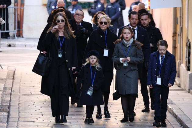 Brigitte Bardot Funeral - Saint-Tropez Please hide children s faces prior to the publication - Relatives and family members arriving at Notre-Dame de l Assomption church, for the funeral ceremony for late French actress Brigitte Bardot, in Saint-Tropez, southeastern France, on January 7, 2026. French film sensation Brigitte Bardot, a symbol of sexual liberation in the 1950s and 1960s who reinvented herself as an animal rights defender and embraced far-right views, died on Decmber 28, 2025 aged 91. Photo by Raphael Lafargue ABACAPRESS.COM Saint-Tropez France  Copyright: xLafarguexRaphael ABACAx