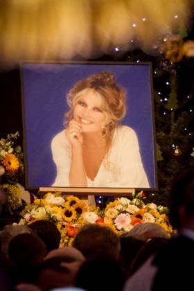 Portrait of Brigitte Bardot in the church Arrivals at Brigitte Bardots funeral in the Notre Dame de l Assomption parish church in Saint Tropez, France, on January 7, 2026 Brigitte Bardot, an emblematic figure of French cinema and an international icon, died on December 28, 2025 at the age of 91 at her legendary estate in La Madrague, in Saint Tropez, France Revealed to the world through her role in Et DieuÖ créa la femme , she had helped make Saint Tropez a world-famous landmark The actress will be laid to rest on January 7, 2026 in the Saint Tropez marine cemetery, alongside her father Louis Bardot 1896 1975 and her mother Anne Marie Mucel 1912 1978 A religious ceremony will be held beforehand in the Saint Tropez church, where relatives, Copyright: xJACOVIDES-MOREAUx xBESTIMAGExJACOVIDES-MOREAUx xBESTIMAGEx