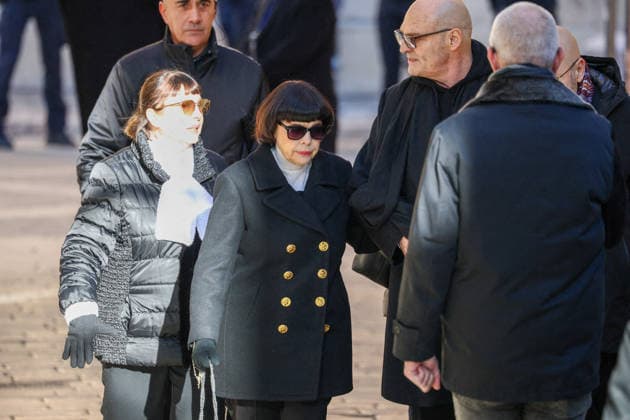Brigitte Bardot Funeral - Saint-Tropez Mireille Mathieu arriving at Notre-Dame de l Assomption church, for the funeral ceremony for late French actress Brigitte Bardot, in Saint-Tropez, southeastern France, on January 7, 2026. French film sensation Brigitte Bardot, a symbol of sexual liberation in the 1950s and 1960s who reinvented herself as an animal rights defender and embraced far-right views, died on Decmber 28, 2025 aged 91. Photo by Raphael Lafargue ABACAPRESS.COM Saint-Tropez France  Copyright: xLafarguexRaphael ABACAx