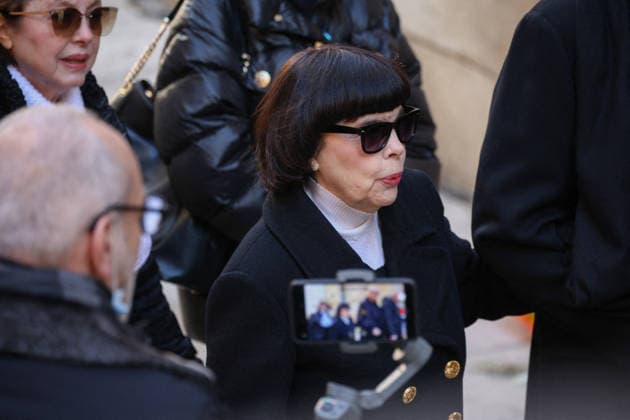 Brigitte Bardot Funeral - Saint-Tropez Mireille Mathieu arriving at Notre-Dame de l Assomption church, for the funeral ceremony for late French actress Brigitte Bardot, in Saint-Tropez, southeastern France, on January 7, 2026. French film sensation Brigitte Bardot, a symbol of sexual liberation in the 1950s and 1960s who reinvented herself as an animal rights defender and embraced far-right views, died on Decmber 28, 2025 aged 91. Photo by Raphael Lafargue ABACAPRESS.COM Saint-Tropez France  Copyright: xLafarguexRaphael ABACAx