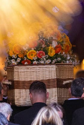 Arrival of the coffin Arrivals at the funeral of Brigitte Bardot in the Parish Church of Notre Dame de lAssomption in Saint Tropez, France, on January 7, 2026 Brigitte Bardot, emblematic figure of French cinema and international icon, died on December 28, 2025 at the age of 91 in her legendary estate of La Madrague, in Saint Tropez, France Revealed to the world through her role in Et DieuÖ créa la femme , she had helped make Saint Tropez a world-famous landmark The actress will be laid to rest on January 7, 2026 in the Saint Tropez marine cemetery, alongside her father Louis Bardot 1896 1975 and her mother Anne Marie Mucel 1912 1978 A religious ceremony will be held beforehand in the Saint Tropez church, where relatives, Jacovides Moreau B Copyright: xJACOVIDES-MOREAUx xBESTIMAGExJACOVIDES-MOREAUx xBESTIMAGEx
