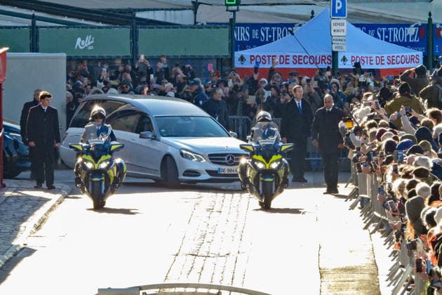 Arrival of Brigitte Bardots coffin at the Parish Church of Notre Dame de lAssomption in Saint Tropez on 7 January 2025 Franz Chavaroche Bestimage Arrival of Brigitte Bardots coffin at the Parish Church of Notre Dame de lAssomption in Saint Tropez on 7 January 2025 Saint Tropez France  Copyright: xFranzxChavarochex xBestimagexFranzxChavarochex xBestimagex