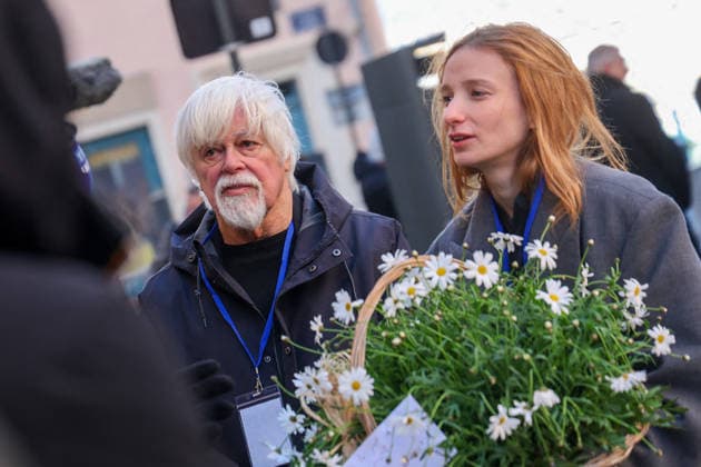 Paul Watson Arrivals at Brigitte Bardots funeral in the Parish Church of Notre Dame de lAssomption in Saint Tropez, France, on January 7, 2026 Brigitte Bardot, an emblematic figure of French cinema and an international icon, died on December 28, 2025 at the age of 91 at her legendary estate of La Madrague, in Saint Tropez France Revealed to the world through her role in Et DieuÖ créa la femme , she had contributed to making Saint Tropez a world-famous place The actress will be buried on January 7, 2026 in the Saint Tropez marine cemetery, alongside her father Louis Bardot 1896 1975 and her mother Anne Marie Mucel 1912 1978 A religious ceremony will be held beforehand in the Saint Tropez church, where relatives, Jacovides Moreau Bestimage A Copyright: xJACOVIDES-MOREAUx xBESTIMAGExJACOVIDES-MOREAUx xBESTIMAGEx