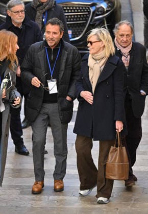 Brigitte Bardot Funeral - Saint-Tropez Bernard Montiel and Chantal Ladesou arriving at Notre-Dame de l Assomption church, for the funeral ceremony for late French actress Brigitte Bardot, in Saint-Tropez, southeastern France, on January 7, 2026. French film sensation Brigitte Bardot, a symbol of sexual liberation in the 1950s and 1960s who reinvented herself as an animal rights defender and embraced far-right views, died on Decmber 28, 2025 aged 91. Photo by Julien Reynaud APS-Medias ABACAPRESS.COM Saint-Tropez France  Copyright: xReynaudxJulien APS-Medias ABACAx