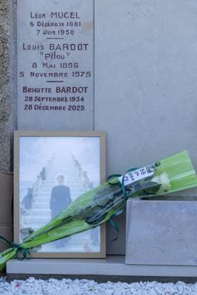 Brigitte Bardot s Grave at The Marine Cemetery - Saint-Tropez Wreath of flowers and photographs of late French actress Brigitte Bardot are pictured around her grave at the marine cemetery, following the funeral ceremony at Notre-Dame de l Assomption church, in Saint-Tropez, southeastern France, on January 7, 2026. French film sensation Brigitte Bardot, a symbol of sexual liberation in the 1950s and 1960s who reinvented herself as an animal rights defender and embraced far-right views, died on December 28, 2025 aged 91. Photo by Shootpix ABACAPRESS.COM Saint-Tropez France  Copyright: xShootpix ABACAx