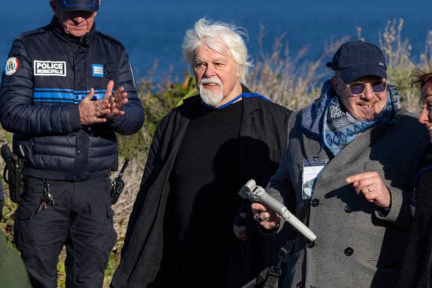 Public Tribute to Brigitte Bardot at The Pre Des Pecheurs - Saint-Tropez Paul Watson during public tribute to Brigitte Bardot at the Pré des Pêcheurs, in the La Ponche district of Saint-Tropez after Brigitte Bardot s Funerals on January 7, 2026 in Saint-Tropez, France. Photo by Shootpix ABACAPRESS.COM Saint-Tropez France  Copyright: xShootpix ABACAx