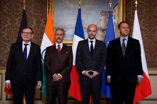 Jean Noël Barrot, Minister of Europe and Foreign Affairs, welcomes his Polish counterpart, R Sikorski, and his German counterpart, J Wadephul, before the ministerial meeting in Weimar format, with their Indian counterpart, S Jaishankar, at the Quai dOrsay, January 7, 2026 Yoan Valat Pool Bestimage L R German Foreign Minister Johann Wadephul, Indian Foreign Minister Subrahmanyam Jaishankar, French Foreign Affairs Minister Jean Noel Barrot and Polish Minister of Foreign Affairs Radoslaw Sikorski pose for a family photo as part as the Weimar Triangle and Indian foreign ministers meeting at Quai dOrsay in Paris, France, 07 January 2026 Paris France  Copyright: xYoanxValatx xPoolx xBestimagexYoanxValatx xPoolx xBestimagex