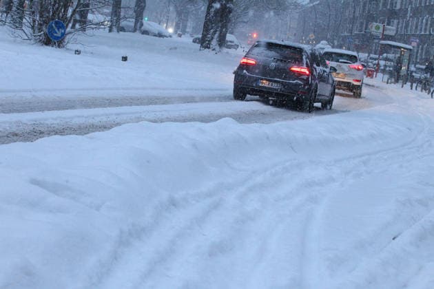 Driving snow on Thursday morning in Hamburg Cars struggle across a road covered in snow Barmbek Hamburg
