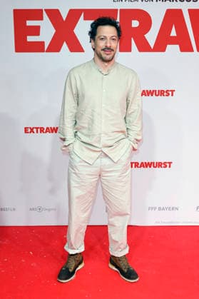 Fahri Yardim at the world premiere of the movie Extrawurst in the Lichtburg Essen, 07 01 2026 Foto:xT.xSchröerx xFuturexImagex extrawurst_6172