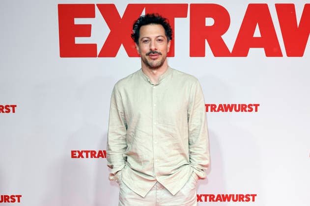 Fahri Yardim at the world premiere of the movie Extrawurst in the Lichtburg Essen, 07 01 2026 Foto:xT.xSchröerx xFuturexImagex extrawurst_6174
