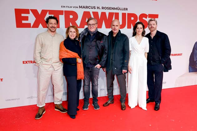 Fahri Yardim, Gaby Dohm, Hape Kerkeling, Christoph Maria Herbst, Anja Knauer and Friedrich Mücke at the world premiere of the feature film Extrawurst at the Lichtburg Essen, 07 01 2026 Foto:xT.xSchröerx xFuturexImagex extrawurst_6207
