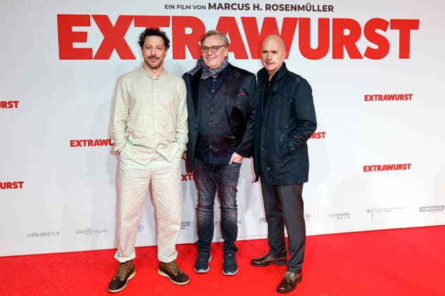 Fahri Yardim, Hape Kerkeling and Christoph Maria Herbst at the world premiere of the feature film Extrawurst at Lichtburg Essen, 07 01 2026 Foto:xT.xSchröerx xFuturexImagex extrawurst_6209