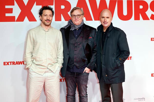 Fahri Yardim, Hape Kerkeling and Christoph Maria Herbst at the world premiere of the feature film Extrawurst at Lichtburg Essen, 07 01 2026 Foto:xT.xSchröerx xFuturexImagex extrawurst_6210