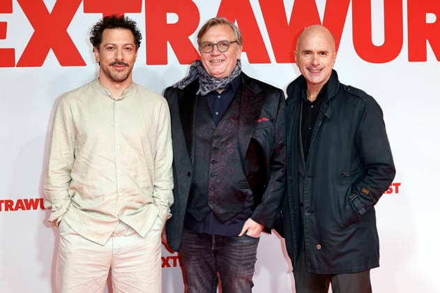 Fahri Yardim, Hape Kerkeling and Christoph Maria Herbst at the world premiere of the feature film Extrawurst at Lichtburg Essen, 07 01 2026 Foto:xT.xSchröerx xFuturexImagex extrawurst_6211