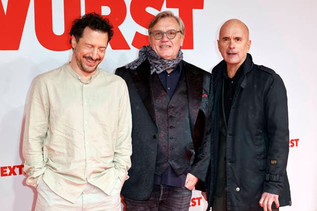 Fahri Yardim, Hape Kerkeling and Christoph Maria Herbst at the world premiere of the feature film Extrawurst at Lichtburg Essen, 07 01 2026 Foto:xT.xSchröerx xFuturexImagex extrawurst_6213