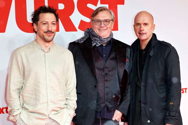 Fahri Yardim, Hape Kerkeling and Christoph Maria Herbst at the world premiere of the feature film Extrawurst at Lichtburg Essen, 07 01 2026 Foto:xT.xSchröerx xFuturexImagex extrawurst_6214