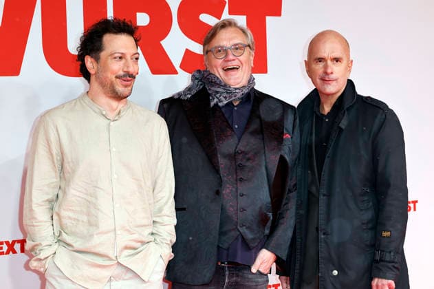 Fahri Yardim, Hape Kerkeling and Christoph Maria Herbst at the world premiere of the feature film Extrawurst at Lichtburg Essen, 07 01 2026 Foto:xT.xSchröerx xFuturexImagex extrawurst_6215