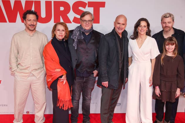 World premiere of Extrawurst in Essen Essen, 07 01 2026 Fahri YardÄ±m, Gaby Dohm, Hape Kerkeling, Christoph Maria Herbst, Anja Knauer, Rona Regiepi and Friedrich Mücke at the world premiere of Extrawurst n the Lichtburg in Essen NRW Germany Copyright: xMatthiasxGränzdörferx