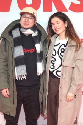 Shawn Bu with companion at the world premiere of the movie Extrawurst in the Lichtburg Essen, 07 01 2026 Foto:xAgenturxWehnertx xGränzdörferx xFuturexImagex extrawurst_6220