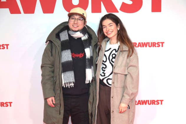 Shawn Bu with companion at the world premiere of the movie Extrawurst in the Lichtburg Essen, 07 01 2026 Foto:xAgenturxWehnertx xGränzdörferx xFuturexImagex extrawurst_6221