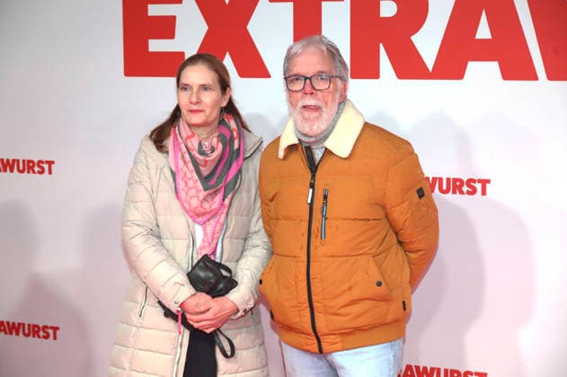 Wolfgang Trepper with companion at the world premiere of the movie Extrawurst in the Lichtburg Essen, 07 01 2026 Foto:xAgenturxWehnertx xGränzdörferx xFuturexImagex extrawurst_6225