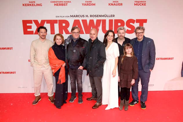 Fahri Yardim, Gaby Dohm, Hape Kerkeling, Christoph Maria Herbst, Anja Knauer, Friedrich Mücke, Rona Regiepi and Marcus H Rosenmüller at the world premiere of the feature film Extrawurst at the Lichtburg Essen, 07 01 2026 Foto:xAgenturxWehnertx xGränzdörferx xFuturexImagex extrawurst_6240
