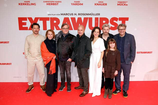 Fahri Yardim, Gaby Dohm, Hape Kerkeling, Christoph Maria Herbst, Anja Knauer, Friedrich Mücke, Rona Regiepi and Marcus H Rosenmüller at the world premiere of the feature film Extrawurst at the Lichtburg Essen, 07 01 2026 Foto:xAgenturxWehnertx xGränzdörferx xFuturexImagex extrawurst_6241