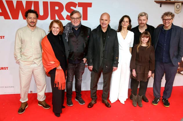 Fahri Yardim, Gaby Dohm, Hape Kerkeling, Christoph Maria Herbst, Anja Knauer, Friedrich Mücke, Rona Regiepi and Marcus H Rosenmüller at the world premiere of the feature film Extrawurst at the Lichtburg Essen, 07 01 2026 Foto:xAgenturxWehnertx xGränzdörferx xFuturexImagex extrawurst_6242
