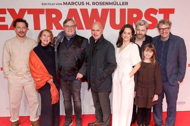 Fahri Yardim, Gaby Dohm, Hape Kerkeling, Christoph Maria Herbst, Anja Knauer, Friedrich Mücke, Rona Regiepi and Marcus H Rosenmüller at the world premiere of the feature film Extrawurst at the Lichtburg Essen, 07 01 2026 Foto:xAgenturxWehnertx xGränzdörferx xFuturexImagex extrawurst_6243