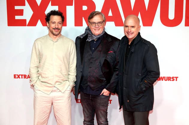 Fahri Yardim, Hape Kerkeling and Christoph Maria Herbst at the world premiere of the feature film Extrawurst at Lichtburg Essen, 07 01 2026 Foto:xAgenturxWehnertx xGränzdörferx xFuturexImagex extrawurst_6258