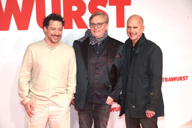 Fahri Yardim, Hape Kerkeling and Christoph Maria Herbst at the world premiere of the feature film Extrawurst at Lichtburg Essen, 07 01 2026 Foto:xAgenturxWehnertx xGränzdörferx xFuturexImagex extrawurst_6260