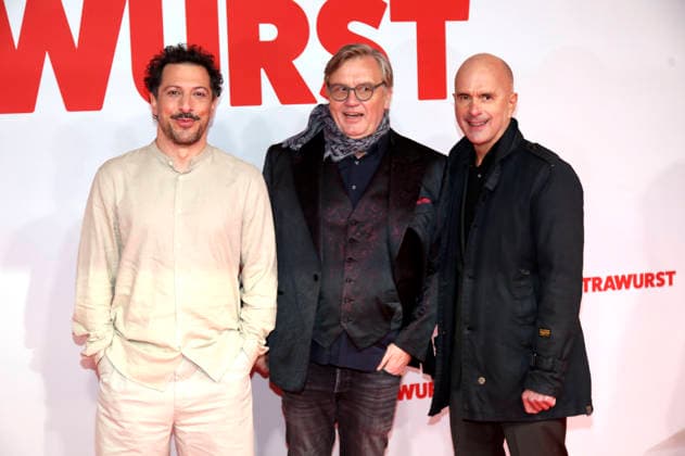 Fahri Yardim, Hape Kerkeling and Christoph Maria Herbst at the world premiere of the feature film Extrawurst at Lichtburg Essen, 07 01 2026 Foto:xAgenturxWehnertx xGränzdörferx xFuturexImagex extrawurst_6261