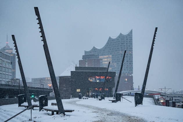 Winter weather at Hamburg Landungsbrücken Heavy snowfall in Hamburg, Hamburg Hamburg Germany Landungsbrücken