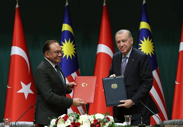 Türkei, Recep Tayyip Erdogan trifft Anwar Ibrahim in Ankara Turkey and Malaysia signed several agreements in various fields on Wednesday, in the presence of Turkish President Recep Tayyip Erdo?an and Malaysian Prime Minister Anwar Ibrahim Turkey and Malaysia signed several agreements in various fields on Wednesday, in the presence of Turkish President Recep Tayyip Erdo?an and Malaysian Prime Minister Anwar Ibrahim, following the first meeting of the Turkey-Malaysia High-Level Strategic Cooperation Council at the Presidential Complex in Ankara, Turkey, on January 8, 2026. Photo by Turkish presidency apaimages Istanbul Istanbul Turkey 080126_Turkey_TPO_00(5) Copyright: xapaimagesxTurkishxpresidencyx xapaimagesx