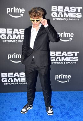 US: Stars take to red carpet in Los Angeles for Beast Games season 2 Im the picture Carter Kench. MrBeast is bringing back the heat with his popular competition series. The first three episodes of Beast Games Season 2 premiere on Wednesday, Jan. 7 on Prime Video. The inaugural season of the series, hosted by popular YouTuber James Jimmy Donaldson, better known as MrBeast, debuted in December 2024. In Season 2, 200 eager competitors play to win $5 million. The show is similar in many ways to the popular Netflix series Squid Game, though contestants don t fight to the death. They just go home when eliminated. Fans of challenge-based reality series won t want to miss a Survivor crossover episode. Filmed on Fiji, contestants will take o Copyright: AlbertoxSibaja