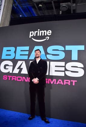 US: Stars take to red carpet in Los Angeles for Beast Games season 2 Im the picture Jimmy Donaldson. MrBeast is bringing back the heat with his popular competition series. The first three episodes of Beast Games Season 2 premiere on Wednesday, Jan. 7 on Prime Video. The inaugural season of the series, hosted by popular YouTuber James Jimmy Donaldson, better known as MrBeast, debuted in December 2024. In Season 2, 200 eager competitors play to win $5 million. The show is similar in many ways to the popular Netflix series Squid Game, though contestants don t fight to the death. They just go home when eliminated. Fans of challenge-based reality series won t want to miss a Survivor crossover episode. Filmed on Fiji, contestants will tak Copyright: AlbertoxSibaja