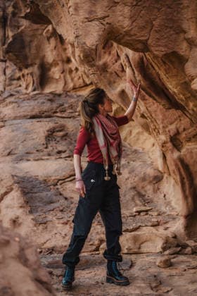 Queen Rania of Jordan Tours Wadi Rum - Jordan Queen Rania Al Abdullah, accompanied by her daughter Princess Salma bint Abdullah II, visits Wadi Rum, where they met with local tour operators and explored a range of experiences the site offers visitors from Jordan and around the world, on January 7th, 2026, in Wadi Rum, Jordan. The site, also known as the ‘Valley of the Moon’, is a UNESCO Heritage Site and protected area located in southern Jordan. Photo by Balkis Press ABACAPRESS.COM Wadi Rum Jordan  Copyright: xBalkisxPress ABACAx