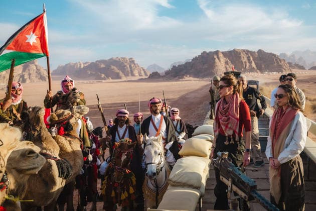 Queen Rania of Jordan Tours Wadi Rum - Jordan Queen Rania Al Abdullah, accompanied by her daughter Princess Salma bint Abdullah II, visits Wadi Rum, where they met with local tour operators and explored a range of experiences the site offers visitors from Jordan and around the world, on January 7th, 2026, in Wadi Rum, Jordan. The site, also known as the ‘Valley of the Moon’, is a UNESCO Heritage Site and protected area located in southern Jordan. Photo by Balkis Press ABACAPRESS.COM Wadi Rum Jordan  Copyright: xBalkisxPress ABACAx