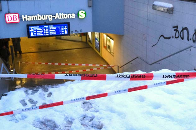 Stairs closed due to snow at Altona station Stairs closed due to snow at Altona station Hamburg RECORD DATE NOT STATED