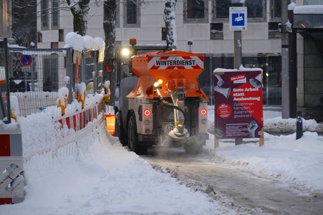 Winter services at Hamburg Central Station Winter services at Hamburg Central Station Due to heavy snowfall, Hamburgs winter services are working hard to clear snow and de-ice Hamburg RECORD DATE NOT STATED